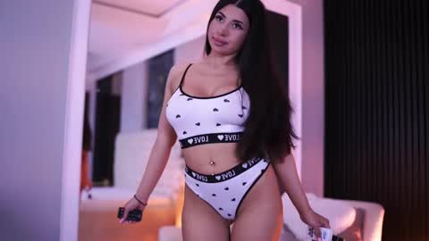 Snapshot of latinaloco chatting on May 6, 10:42 am Latina online show from May 6, 10:42 am