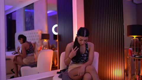 Snapshot of latinaloco chatting on May 17, 6:59 pm Latina online show from May 17, 6:59 pm