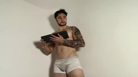 Snapshot of latinboyvip_ chatting on July 22, 3:26 pm LatinBoyVIP Colombian online show from July 22, 3:26 pm