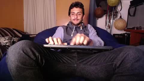 Snapshot of latincurious0 chatting on October 11, 2:11 am Juanito online show from October 11, 2:11 am