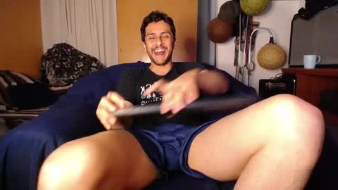 Snapshot of latincurious0 chatting on November 21, 3:05 am Juanito online show from November 21, 3:05 am