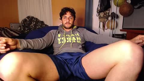 Snapshot of latincurious0 chatting on February 22, 1:18 am Juanito online show from February 22, 1:18 am