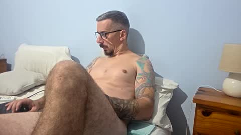 latinheat95 online show from May 4, 9:55 pm