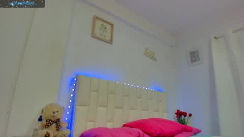 Snapshot of latinlove_sexygirls chatting on October 10, 2:10 am Vanessa online show from October 10, 2:10 am