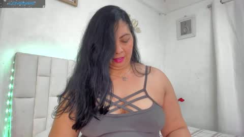Snapshot of latinlove_sexygirls chatting on October 29, 2:14 am Vanessa online show from October 29, 2:14 am