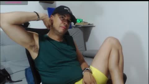 latinmartin254 online show from April 10, 12:27 am