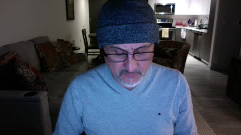 QS - INDEPENDENT MODEL online show from December 2, 3:15 am