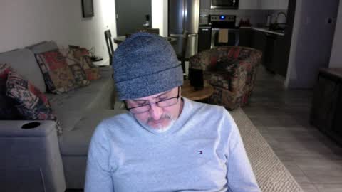 QS - INDEPENDENT MODEL online show from December 8, 7:26 am