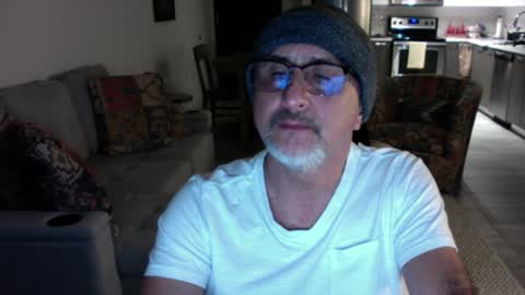 QS - INDEPENDENT MODEL online show from December 19, 4:23 am