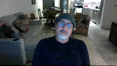 QS - INDEPENDENT MODEL online show from January 16, 9:48 am