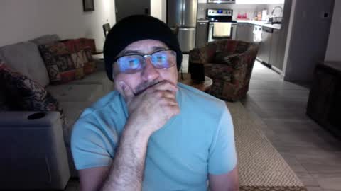 QS - INDEPENDENT MODEL online show from January 18, 8:52 am