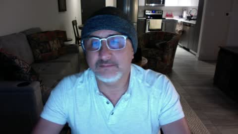 QS - INDEPENDENT MODEL online show from January 22, 6:10 am