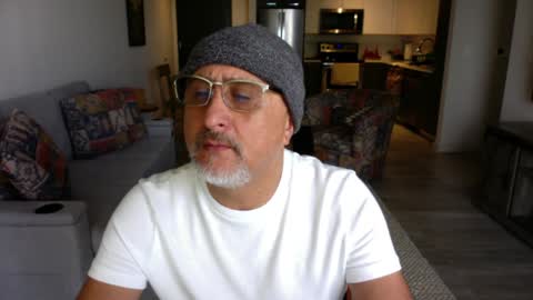 QS - INDEPENDENT MODEL online show from February 6, 3:20 pm