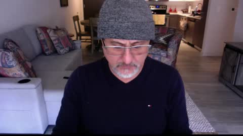 QS - INDEPENDENT MODEL online show from February 23, 8:33 pm