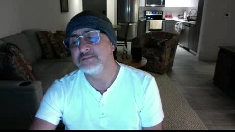 QS - INDEPENDENT MODEL online show from February 28, 6:10 am