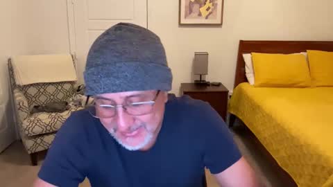 QS - INDEPENDENT MODEL online show from October 27, 5:11 am