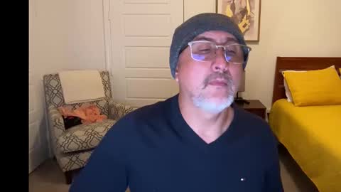 QS - INDEPENDENT MODEL online show from November 22, 5:17 am