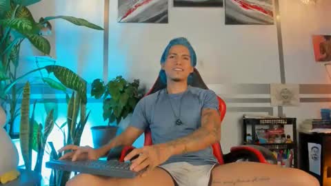 latino_boysmiles online show from February 27, 2:33 am