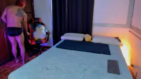 latino_boysmiles online show from April 8, 5:02 pm