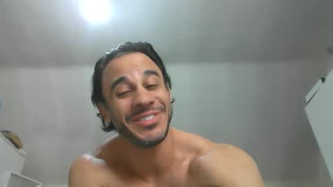 latino_rodri online show from May 15, 5:36 am