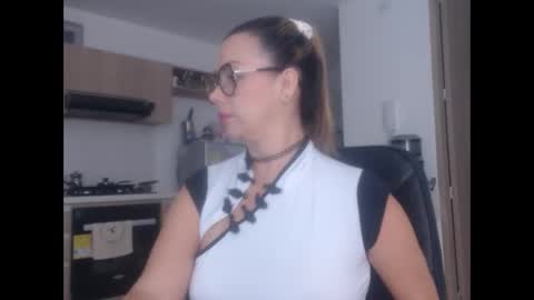 latinpaprika online show from February 19, 10:56 am