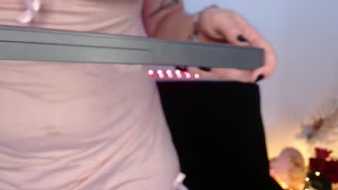 lau_24 online show from March 1, 7:49 pm