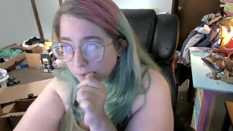 Snapshot of laughingleo chatting on October 7, 9:01 pm Little Leo online show from October 7, 9:01 pm