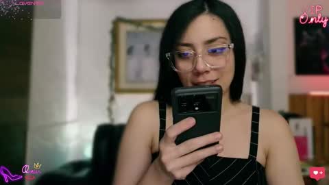 laujgray online show from April 12, 7:35 am