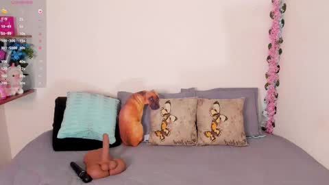 laura1__ online show from March 5, 11:23 pm