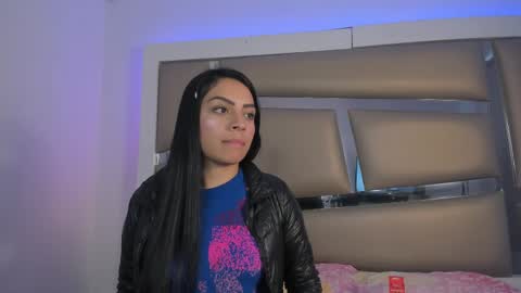 laura__js_ online show from February 25, 8:09 pm