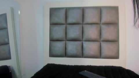 laura__js_ online show from September 20, 2:07 pm