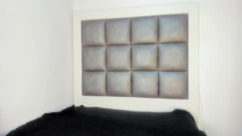 laura__js_ online show from October 8, 5:54 pm