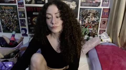 Snapshot of laura_anal_ chatting on December 3, 2:25 am Wen online show from December 3, 2:25 am