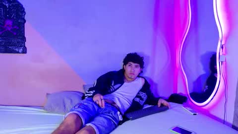 laura_and_kevin online show from October 4, 1:53 pm