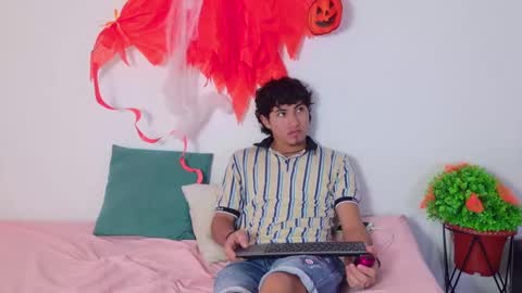 Snapshot of laura_and_kevin chatting on October 18, 2:51 pm laura_and_kevin online show from October 18, 2:51 pm