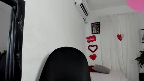 laura_and_kevin online show from February 23, 8:28 pm