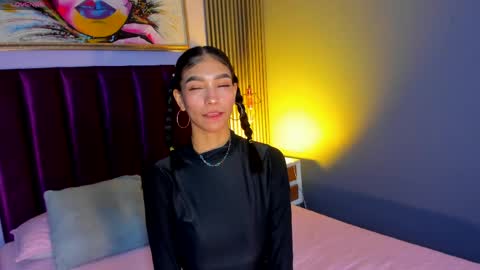 Laura online show from April 15, 12:45 pm