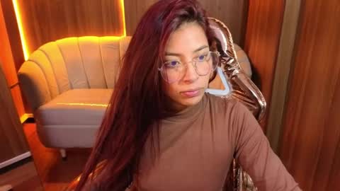 laura_b_ online show from April 29, 3:21 am