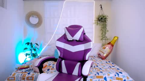 Snapshot of laura_candy02 chatting on May 3, 6:03 pm LAURA online show from May 3, 6:03 pm