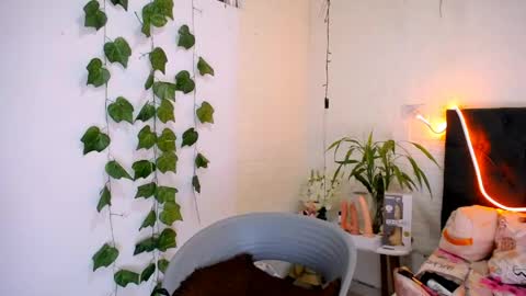Snapshot of laura_candy02 chatting on May 11, 2:23 pm LAURA online show from May 11, 2:23 pm