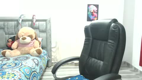 CALL ME LOVE  LAURA online show from October 22, 2:45 am