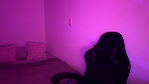 laura online show from March 3, 12:06 am