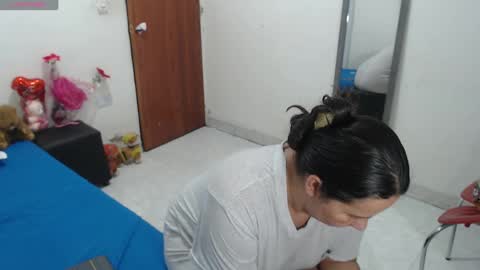 laura_foxx2379 online show from October 1, 1:55 am