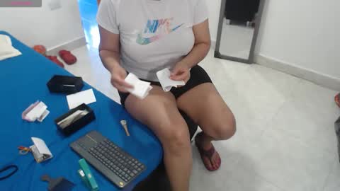 laura_foxx2379 online show from February 6, 7:28 pm