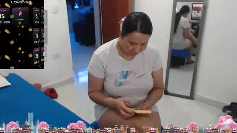 laura_foxx2379 online show from February 20, 5:02 pm