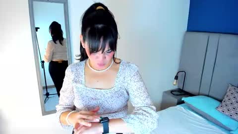 laura hotties online show from November 26, 1:23 pm