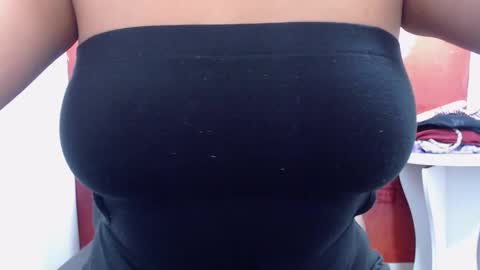 Snapshot of laura_hotyy chatting on October 17, 4:09 pm Laura online show from October 17, 4:09 pm