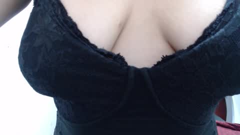 Snapshot of laura_hotyy chatting on November 3, 6:25 am Laura online show from November 3, 6:25 am