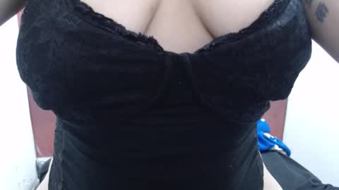 Snapshot of laura_hotyy chatting on November 30, 1:31 am Laura online show from November 30, 1:31 am