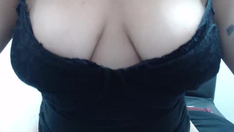 Snapshot of laura_hotyy chatting on December 5, 1:52 pm Laura online show from December 5, 1:52 pm